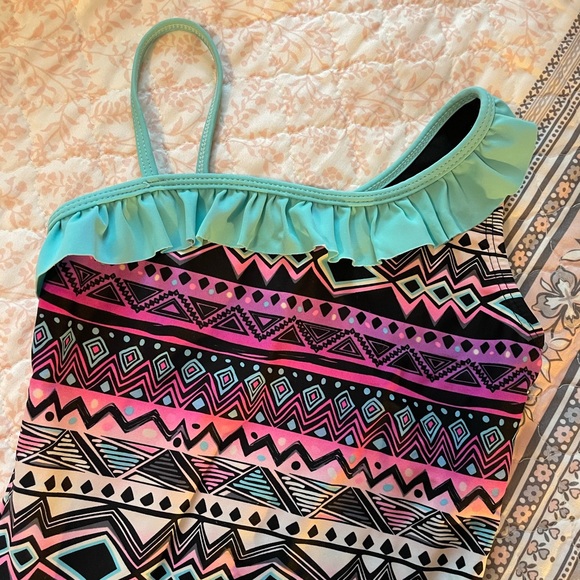 Girls Arizona Aztec print one piece swimsuit w/ruffles. Great used cond. Sz 6/6x - Picture 4 of 6